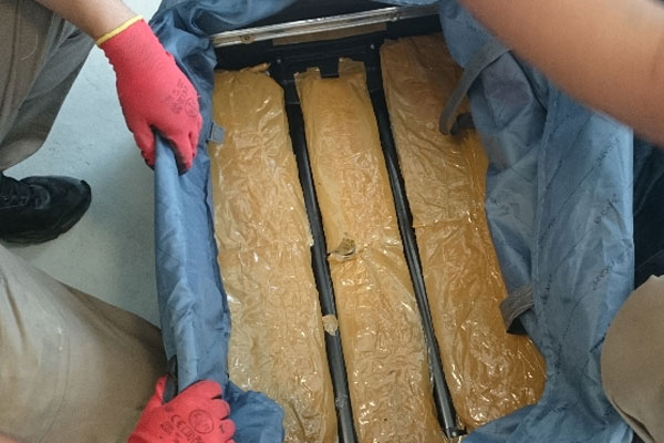 Yüksekova-İstanbul uçağında esrar yakalandı