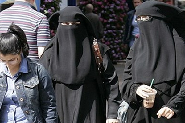 Çok eşli göçmenlere vatandaşlık verilmeyecek