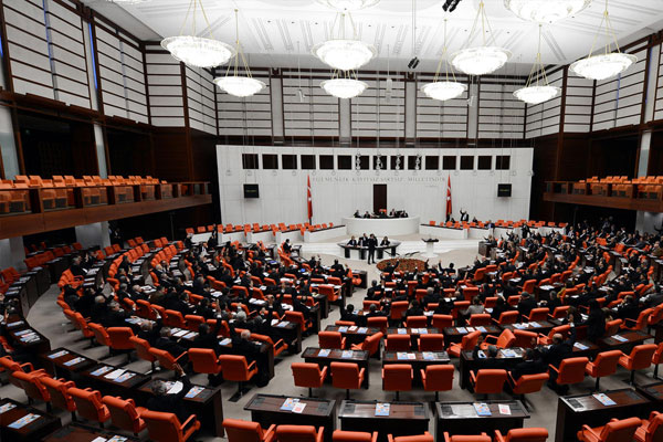 Meclis'e yeni oturma düzeni