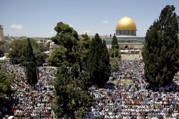 Mescid-i Aksa'da 200 bin Filistinli