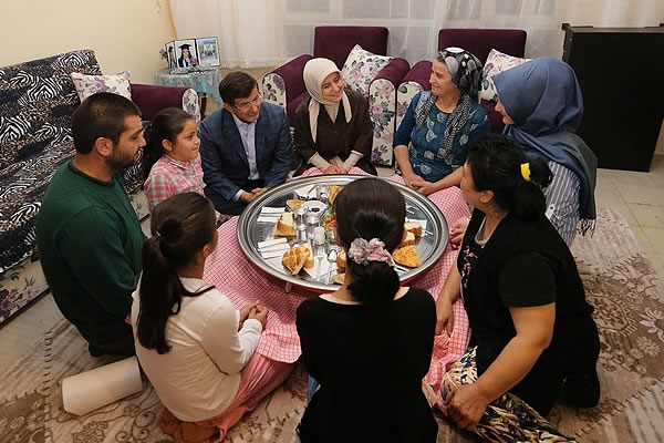 Davutoğlu'ndan Ankaralı aileye sürpriz ziyaret