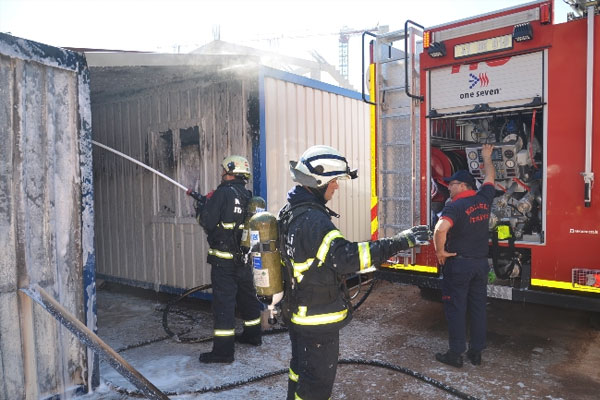 Kocaeli'de stad inşaatında yangın