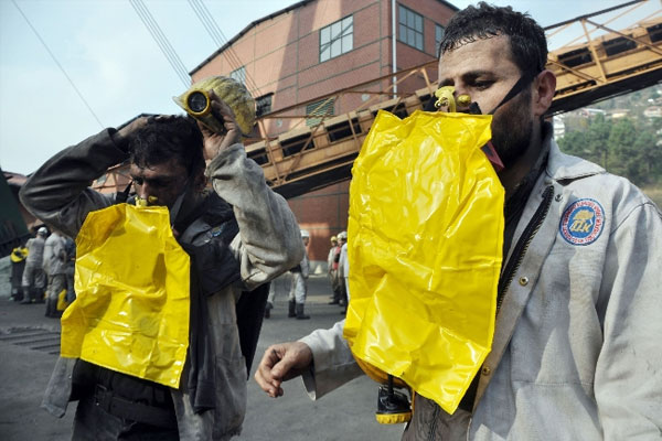 Madencilere hayat kurtaran maske