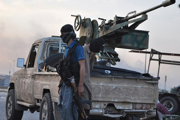 IŞİD oruç tutmuyor diye 2 çocuğu astı