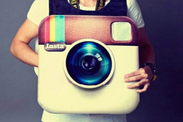 Instagram'a engelledi