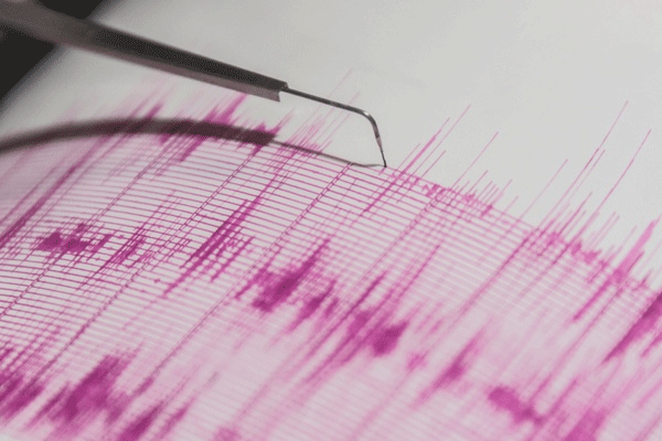Van'da korkutan deprem
