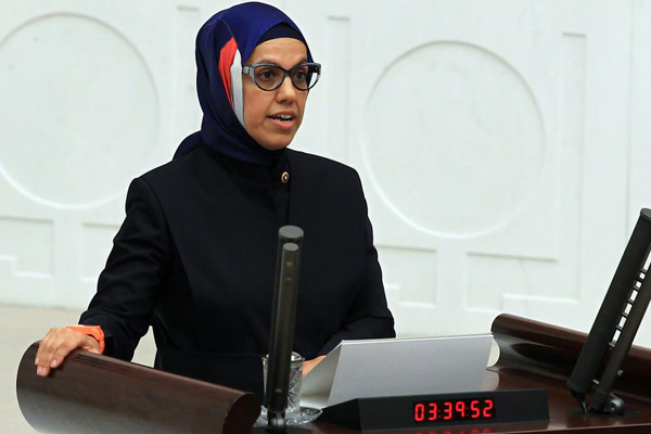 Merve Kavakçı kardeşini böyle izledi