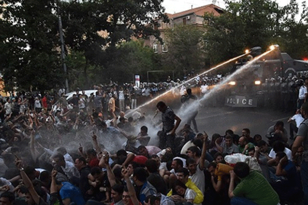 Elektriğe zam isyanı büyüyor