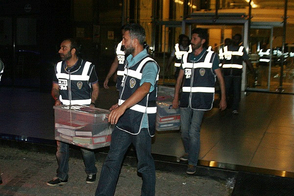 İzmir'deki ''Paralel  Yapı'' operasyonunda yeni gelişme