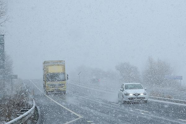 Bolu Dağı'nda kar etkili oluyor