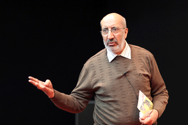 Büyükelçilik Dilipak'ın anketini paylaştı