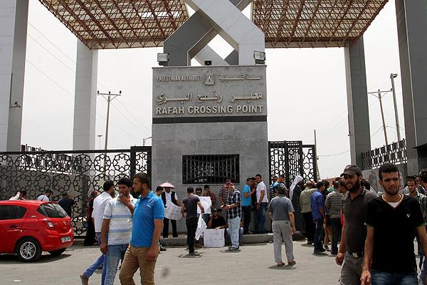 Refah Sınır Kapısı 'geçici' olarak açıldı