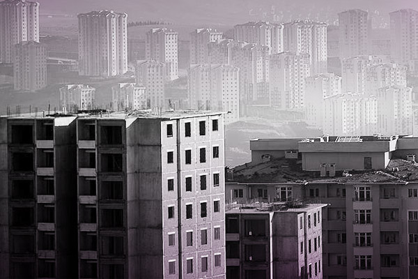 Beton bloklar komşuluğu yok etti