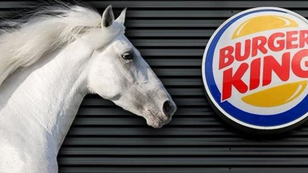 Burger King'de at eti yedirttiler