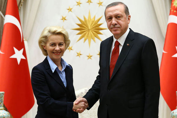 Erdoğan, Almanya Savunma Bakanı'nı kabul etti