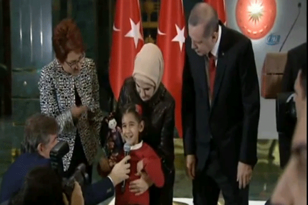 Erdoğan minik Belenay'a eşlik etti