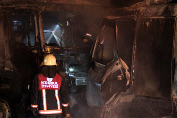 Eyüp’te iki TIR küle döndü