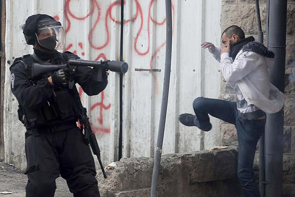 İsrail'in müdahalesinde 54 kişi yaralandı