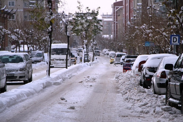 Van’da kar hayatı durdurdu