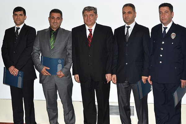 Polisler Suriyelilerle iletişim için Arapça öğrendi