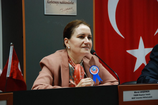 Akşener'in SMS'i MHP'yi karıştırdı