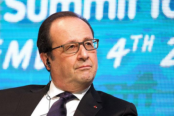 Hollande'dan uçak gemisine ziyaret