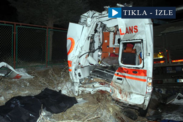 Müdahale ekibine TIR çarptı: 2 ölü 4 yaralı