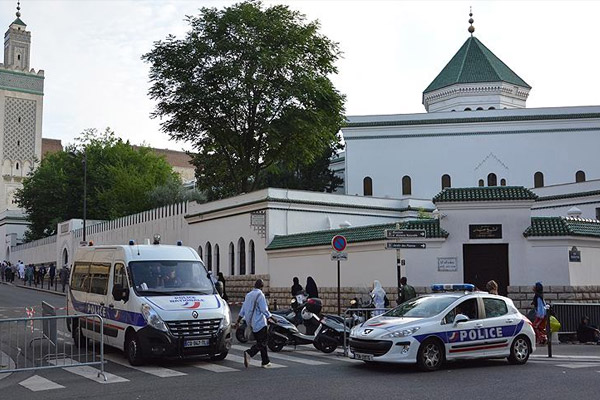 Fransa'da camiye molotoflu saldırı