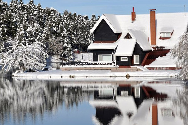 Gölcük Tabiat Parkı'ndaki göl buz tuttu