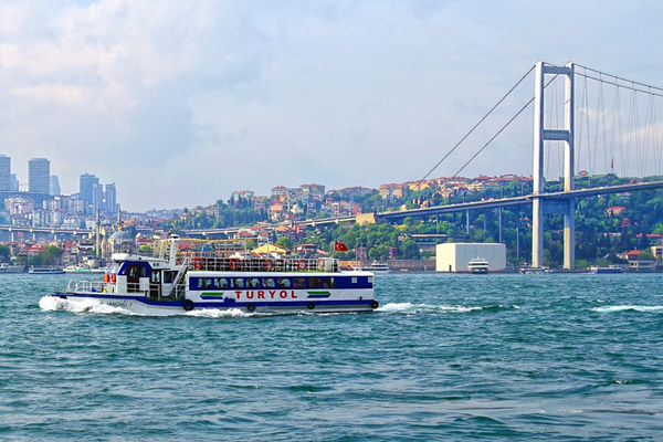 İstanbul Boğazı'nda iki kişi intihar etti