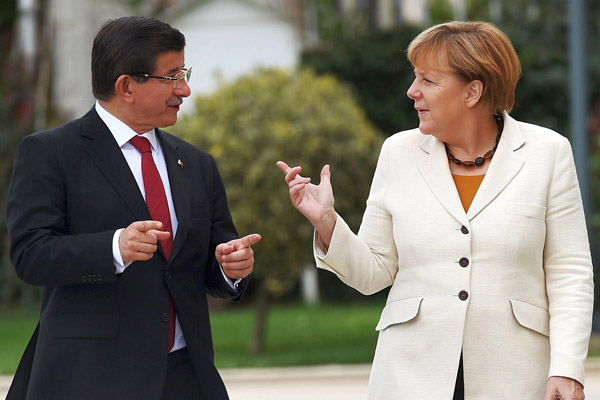 Davutoğlu Merkel ile görüştü