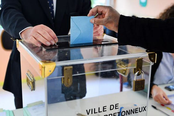 Fransa'da aşırı sağ lider çıktı