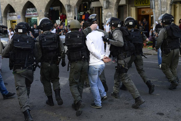 İsrail 25 Filistinliyi gözaltına aldı