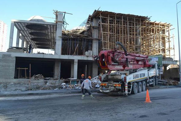 Cami inşaatında göçük:5 yaralı