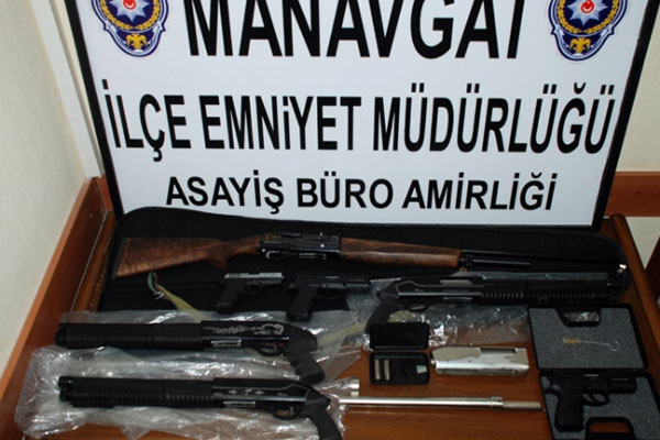 Otomobilden çıkanlar şaşırttı