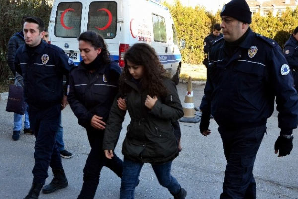 İHH standına saldırdılar