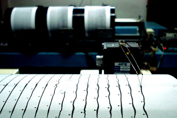 Endonezya'da 7,1 büyüklüğünde deprem