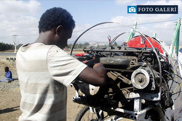 Etiyopyalı mucit kendi imkanlarıyla uçak yaptı