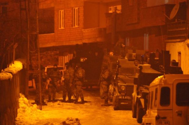 Hakkari'de 20 zırhlı araçla operasyon