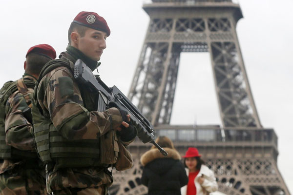 Fransa'da iki bin 500 evde arama yapıldı