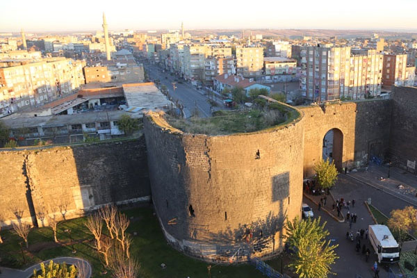 20 bin kişi çatışmaların bitmesini bekliyor