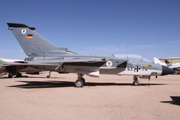 Almanya ilk uçakları İncirlik'e yolladı