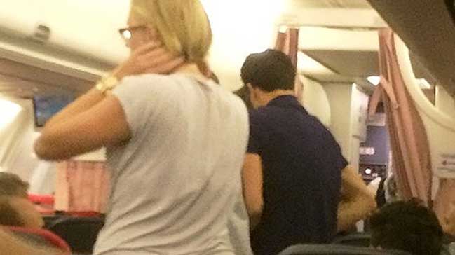 Uçakta kalp krizi geçiren yolcu öldü