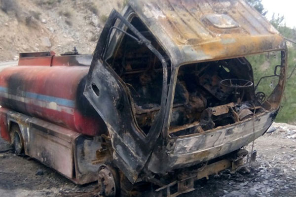 Akaryakıt tankeri alev alev yandı