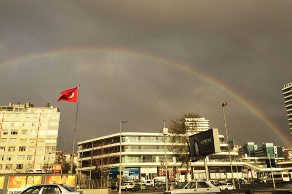 İstanbul'da gökkuşağı manzarası