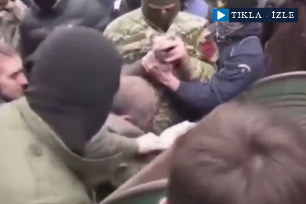 Ukrayna'da bürokratı çöpe attılar