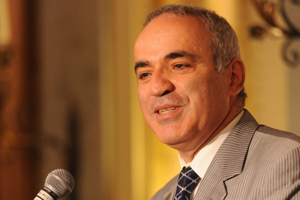 Kasparov: Putin'in adımları Rusya'nın zararına