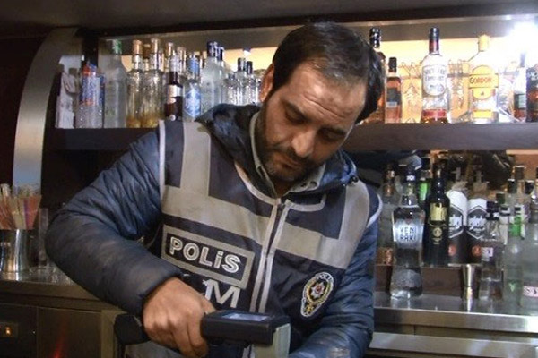 İzmir'de sahte içki operasyonu
