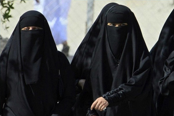 Kadınlar ilk kez sandığa gitti