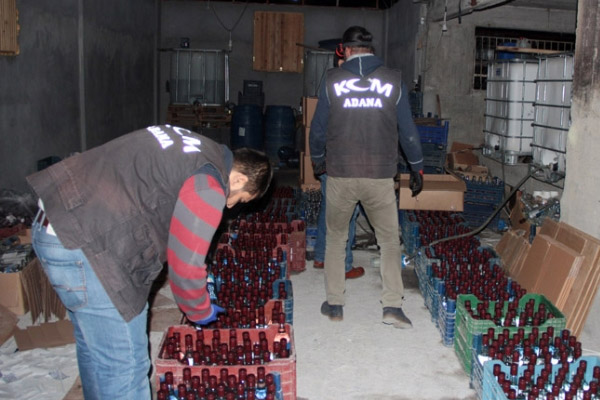 10 bin şişe kaçak içki ele geçirildi